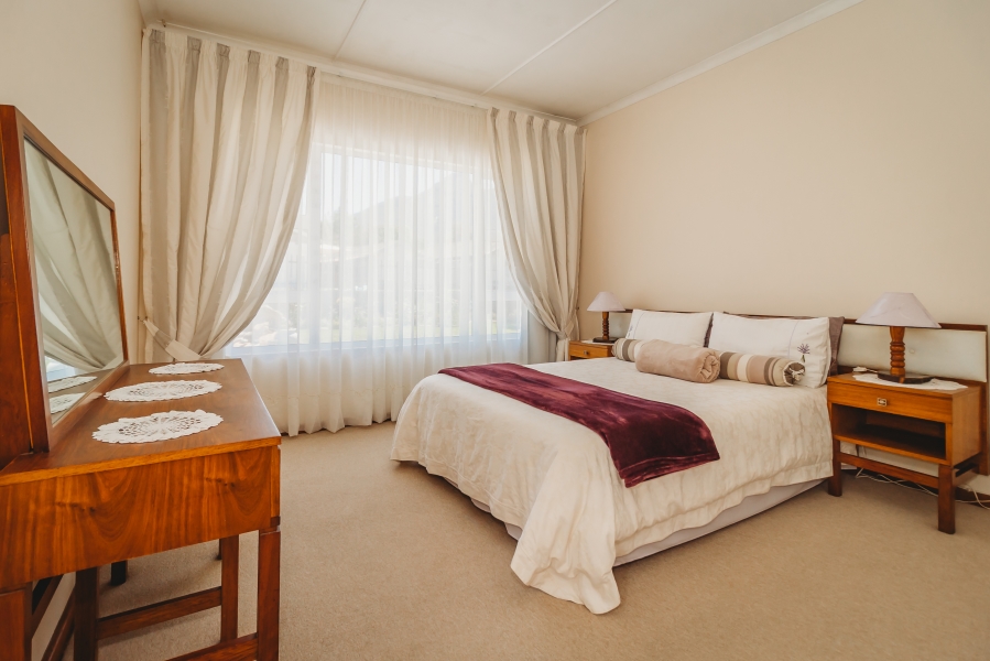 5 Bedroom Property for Sale in Denneoord Western Cape